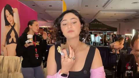 Snapshot of maevemads chatting on 02-07-26, 02:15 Meaves online show from 02-07-26, 02:15