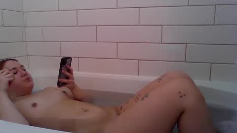 Snapshot of maevesins chatting on 02-13-25, 09:27 Maeve Sins online show from 02-13-25, 09:27