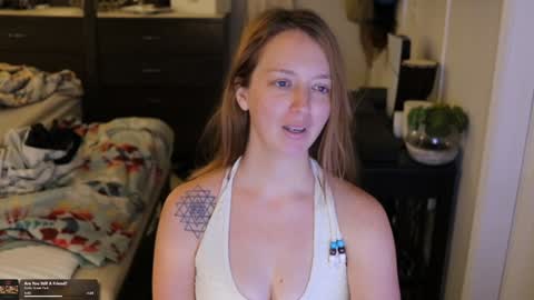 Snapshot of maevivant chatting on 02-11-26, 04:01 Mae online show from 02-11-26, 04:01