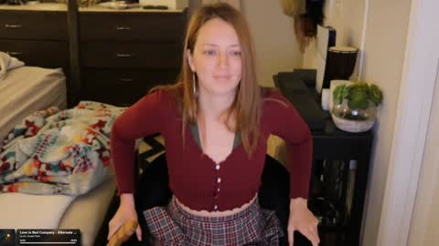 Snapshot of maevivant chatting on 02-12-26, 05:19 Mae online show from 02-12-26, 05:19