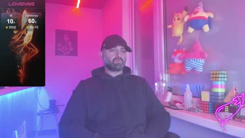 Snapshot of magabear chatting on 01-18-25, 09:02 Magabear online show from 01-18-25, 09:02