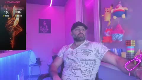 Snapshot of magabear chatting on 01-23-25, 12:14 Magabear online show from 01-23-25, 12:14