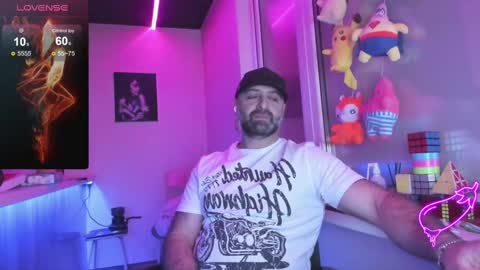 Snapshot of magabear chatting on 02-02-25, 10:02 Magabear online show from 02-02-25, 10:02