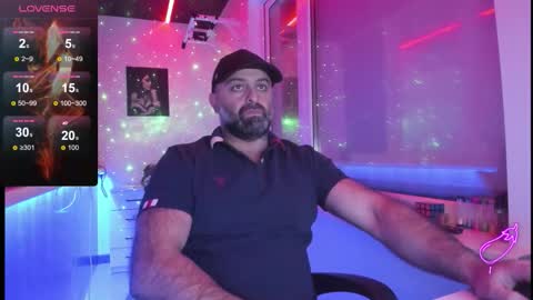 Snapshot of magabear chatting on 12-17-25, 08:20 Magabear online show from 12-17-25, 08:20