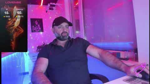 Snapshot of magabear chatting on 12-19-25, 09:38 Magabear online show from 12-19-25, 09:38