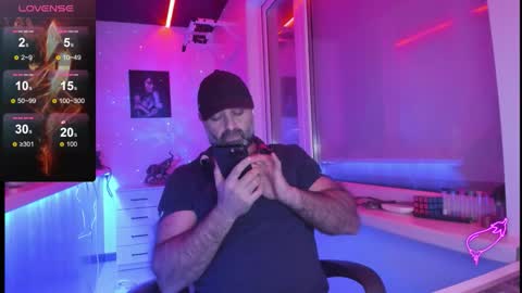 Snapshot of magabear chatting on 12-21-25, 05:25 Magabear online show from 12-21-25, 05:25