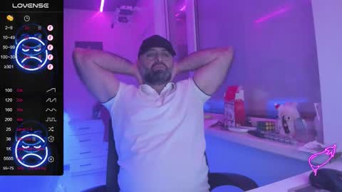 Snapshot of magabear chatting on 01-12-26, 10:31 Magabear online show from 01-12-26, 10:31