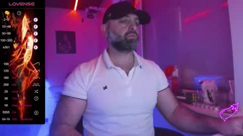 Snapshot of magabear chatting on 01-16-26, 07:23 Magabear online show from 01-16-26, 07:23