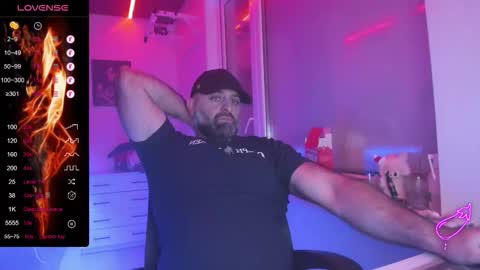 Snapshot of magabear chatting on 01-18-26, 01:26 Magabear online show from 01-18-26, 01:26