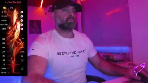 Snapshot of magabear chatting on 02-04-26, 02:12 Magabear online show from 02-04-26, 02:12