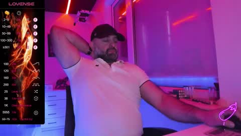 Snapshot of magabear chatting on 03-03-26, 11:27 Magabear online show from 03-03-26, 11:27