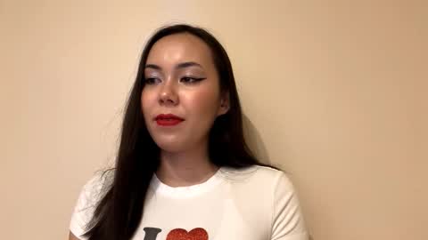 Snapshot of magdalenfigueras chatting on 12-17-25, 05:19 KimYunAh or just Kim online show from 12-17-25, 05:19