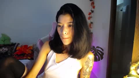 Snapshot of maggie_raver chatting on 10-06-25, 07:11 maggie online show from 10-06-25, 07:11
