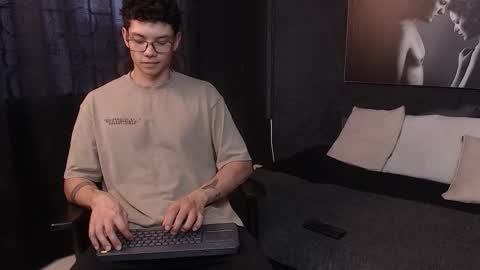 Damian Rivers online show from 12-18-25, 08:59