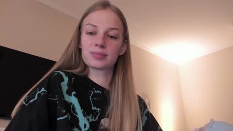 Snapshot of magic_couple13 chatting on 12-05-24, 10:01 Alice  online show from 12-05-24, 10:01