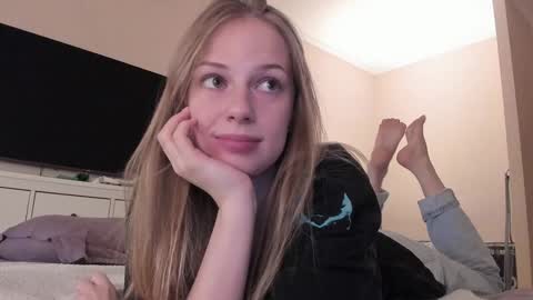 Snapshot of magic_couple13 chatting on 12-05-24, 02:11 Alice  online show from 12-05-24, 02:11