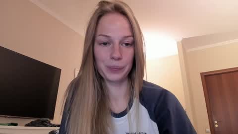 Snapshot of magic_couple13 chatting on 12-06-24, 01:44 Alice  online show from 12-06-24, 01:44