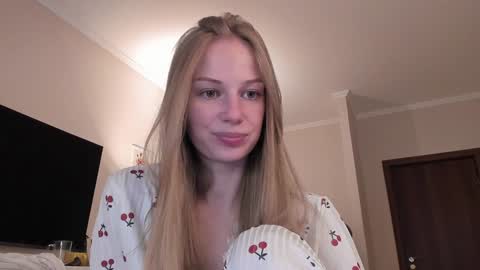 Snapshot of magic_couple13 chatting on 01-06-25, 12:24 Alice  online show from 01-06-25, 12:24