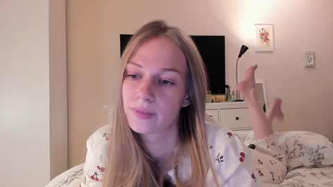 Snapshot of magic_couple13 chatting on 01-06-25, 03:29 Alice  online show from 01-06-25, 03:29