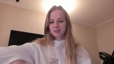 Snapshot of magic_couple13 chatting on 02-13-25, 12:54 Alice  online show from 02-13-25, 12:54