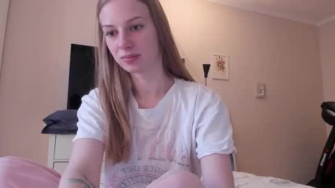 Snapshot of magic_couple13 chatting on 02-14-25, 10:59 Alice  online show from 02-14-25, 10:59