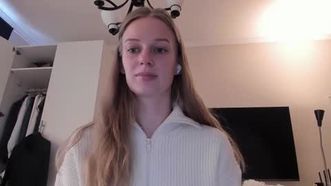 Snapshot of magic_couple13 chatting on 02-25-25, 09:20 Alice  online show from 02-25-25, 09:20