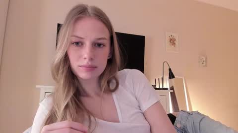 Snapshot of magic_couple13 chatting on 03-06-25, 12:09 Alice  online show from 03-06-25, 12:09