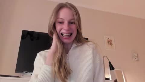 Snapshot of magic_couple13 chatting on 03-08-25, 11:48 Alice  online show from 03-08-25, 11:48