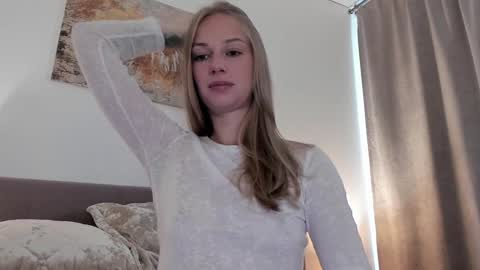 Snapshot of magic_couple13 chatting on 09-12-25, 12:27 Alice  online show from 09-12-25, 12:27