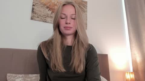 Snapshot of magic_couple13 chatting on 09-23-25, 01:14 Alice  online show from 09-23-25, 01:14