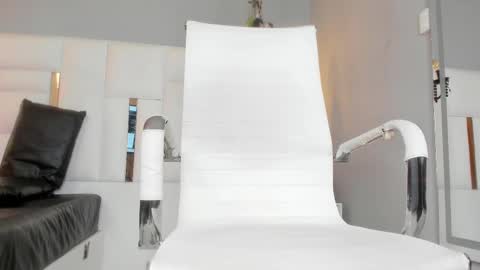 Snapshot of magic_marg chatting on 02-25-25, 09:46 Marge online show from 02-25-25, 09:46