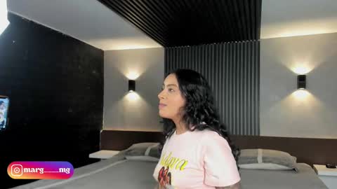 Snapshot of magic_marg chatting on 09-10-25, 08:53 Marge online show from 09-10-25, 08:53