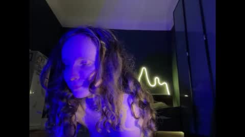 Snapshot of magic_mini_moon chatting on 10-09-25, 07:12 Mikky or Moon online show from 10-09-25, 07:12