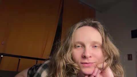 Snapshot of magic_mini_moon chatting on 10-25-25, 07:19 Mikky or Moon online show from 10-25-25, 07:19