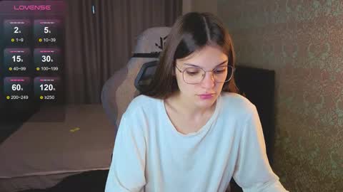 Snapshot of magic_shy chatting on 09-18-25, 01:51 Merry online show from 09-18-25, 01:51