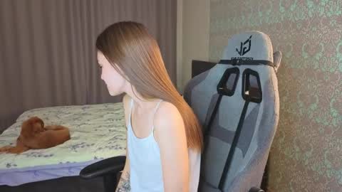 Snapshot of magic_shy chatting on 10-14-25, 01:17 Merry online show from 10-14-25, 01:17