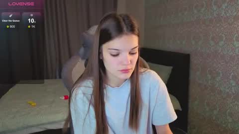 Snapshot of magic_shy chatting on 10-24-25, 01:24 Merry online show from 10-24-25, 01:24