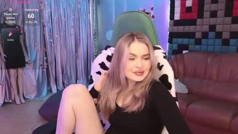 Jessica  Leila online show from 02-10-25, 12:18