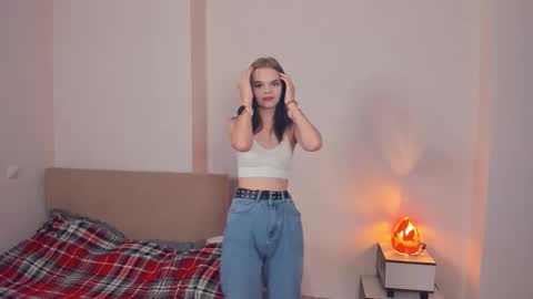 Lily online show from 10-28-25, 02:59