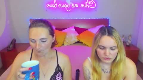 Lili and Bella online show from 09-11-25, 06:30