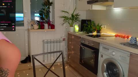 Snapshot of magiclovexo chatting on 12-19-25, 03:13 MagicLove online show from 12-19-25, 03:13