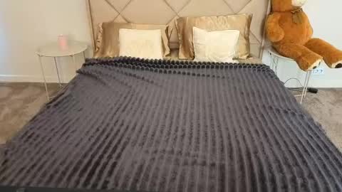 Emily online show from 04-18-26, 05:22