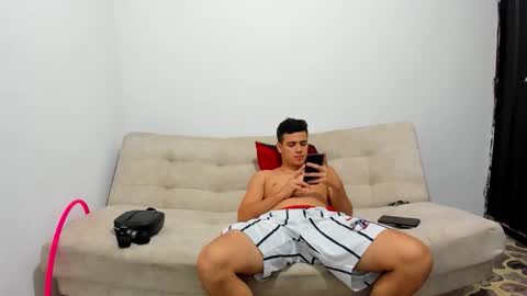 Snapshot of magnificent_star18 chatting on 11-08-25, 07:08 RONALD online show from 11-08-25, 07:08