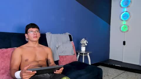 Snapshot of magnusknight_ chatting on 12-21-25, 03:41 Magnus online show from 12-21-25, 03:41