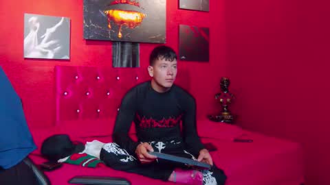 Snapshot of magnusknight_ chatting on 01-12-26, 12:43 Magnus online show from 01-12-26, 12:43