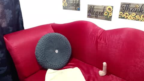 Snapshot of maia_2016 chatting on 02-14-25, 10:14 ISABELA online show from 02-14-25, 10:14