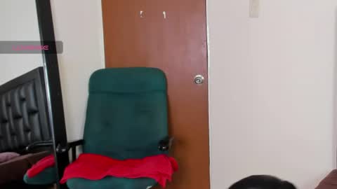 Snapshot of maia_davies chatting on 06-20-26, 10:01 Maia online show from 06-20-26, 10:01
