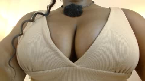 Maia Charris online show from 11-12-25, 09:36