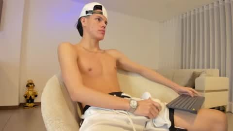 Snapshot of maicolruggeri chatting on 01-10-25, 01:21 MAICOL online show from 01-10-25, 01:21