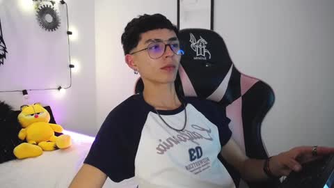 Snapshot of maiky_cooper chatting on 02-19-25, 06:33 Maiky Cooper online show from 02-19-25, 06:33